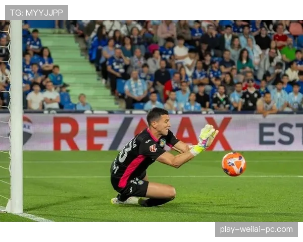 奥布拉克与库尔图瓦：门线反应速度与身高覆盖能力的差异解析